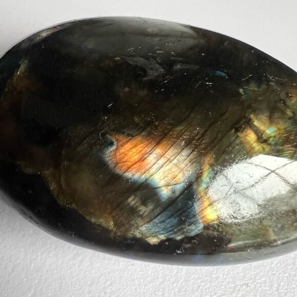 Labradorite Crystal Round Palmstone (4) - Picture 5 of 12
